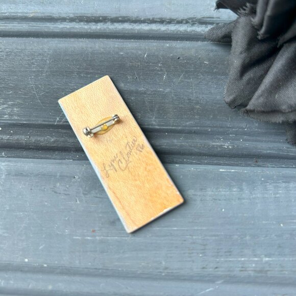 Hand-painted Signed Wood Brooch - Picture 5 of 9